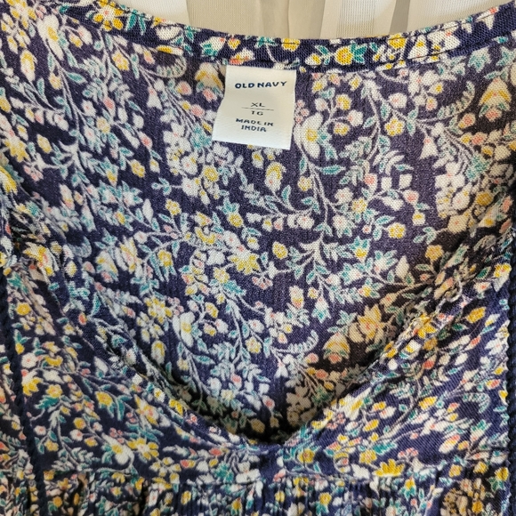 Old Navy Floral Flutter Sleeve Top - XL - Picture 2 of 3